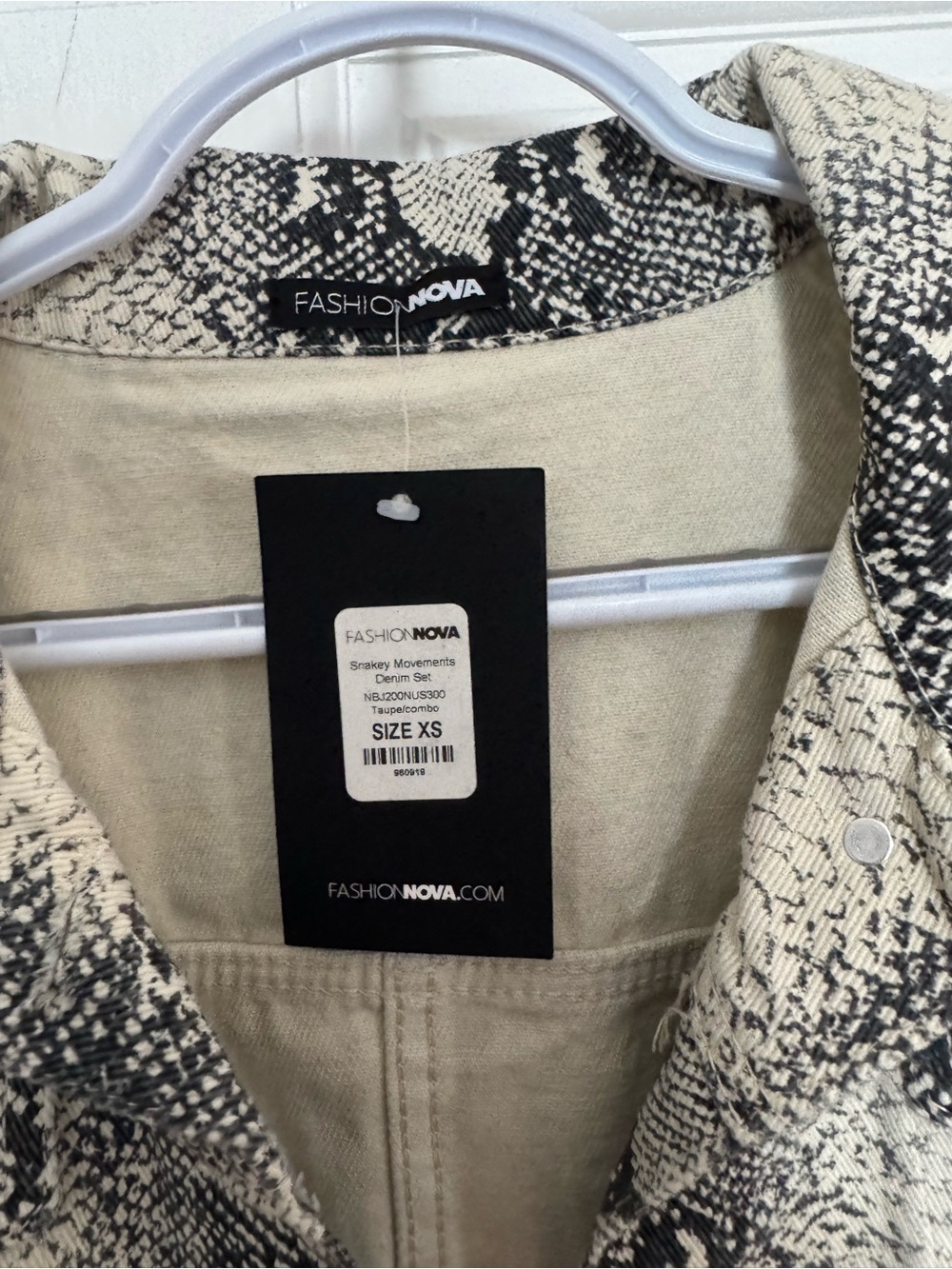 Fashion Nova Cropped Snake Print Jean Jacket - Black & Cream - Picture 2 of 3